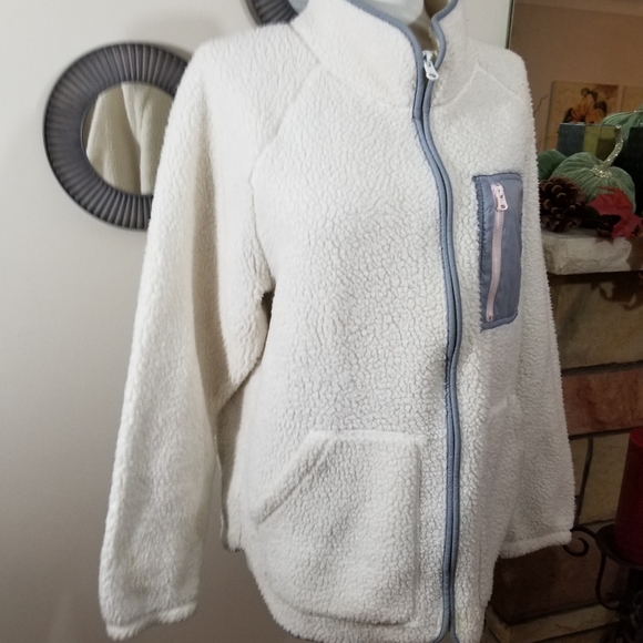 Old Navy Jackets & Blazers - Old Navy sz med faux sherpa  jacket off white